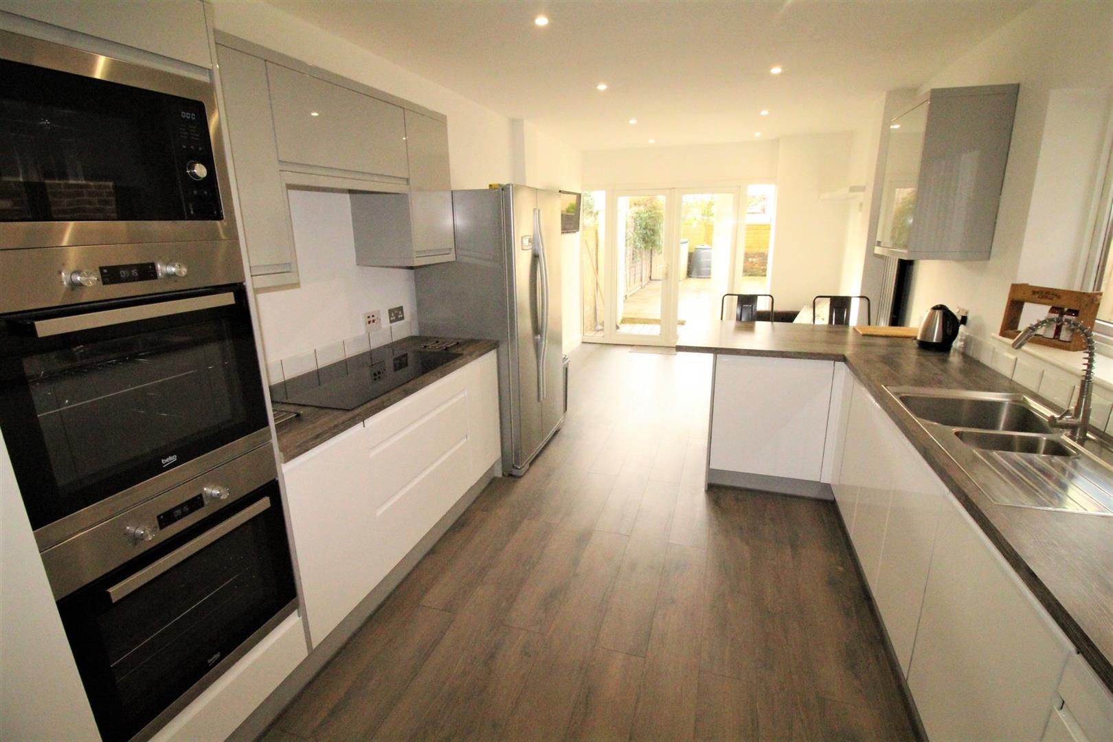 room for rent queens road