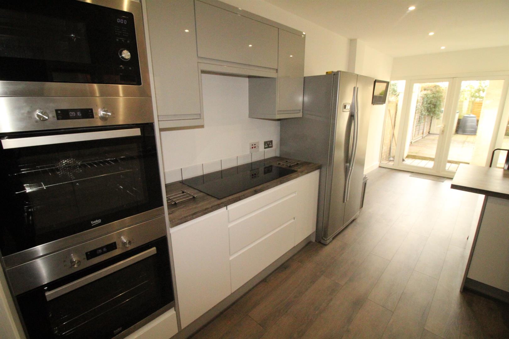 room for rent queens road