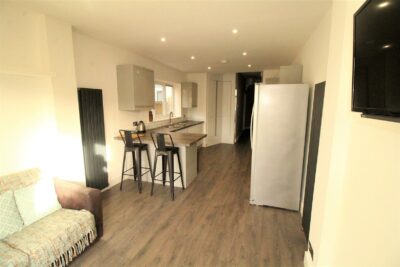 room for rent queens road