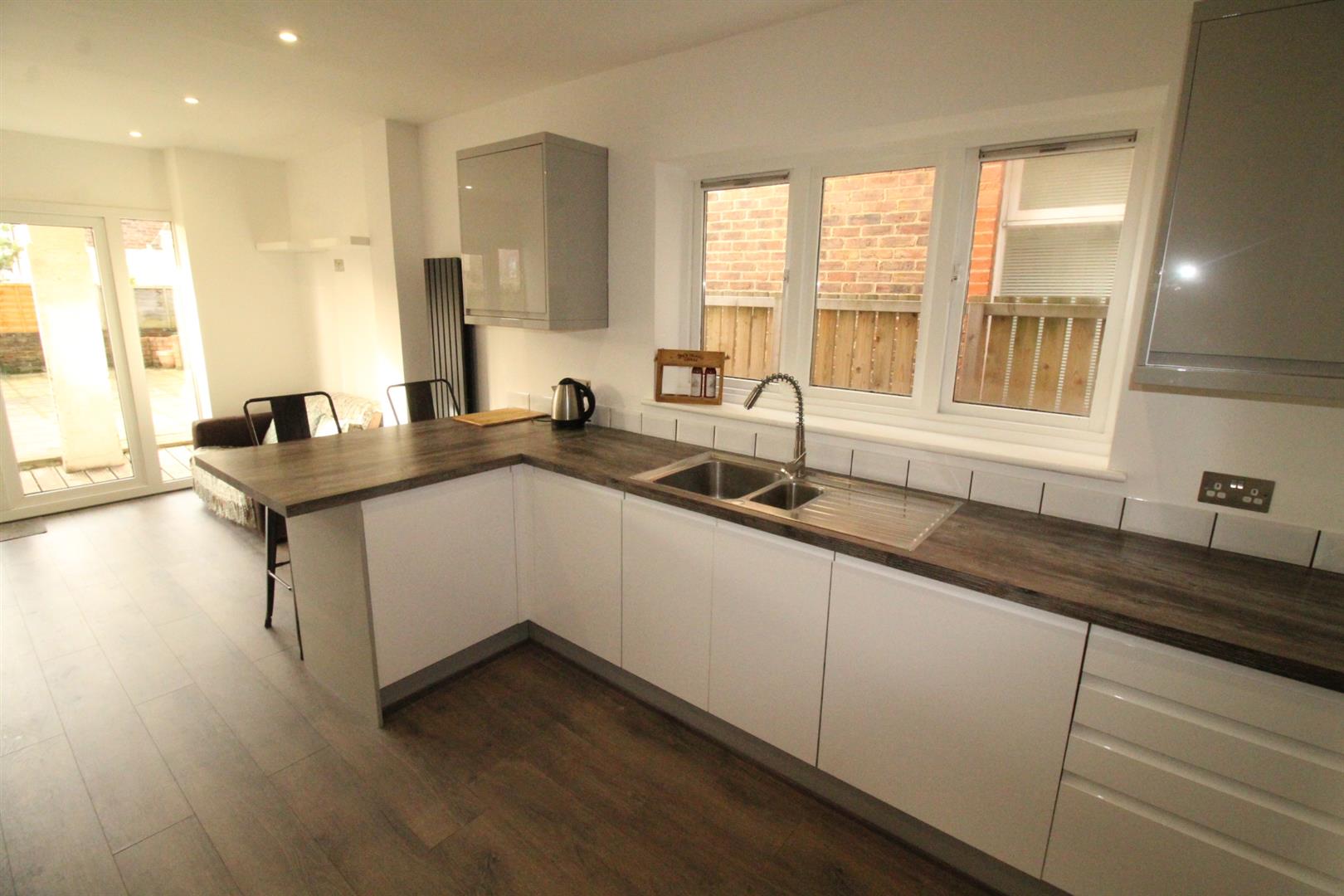 room for rent queens road