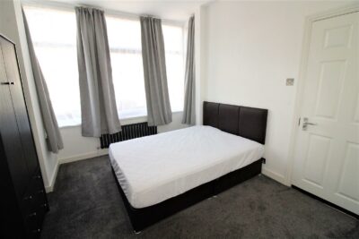 room for rent queens road