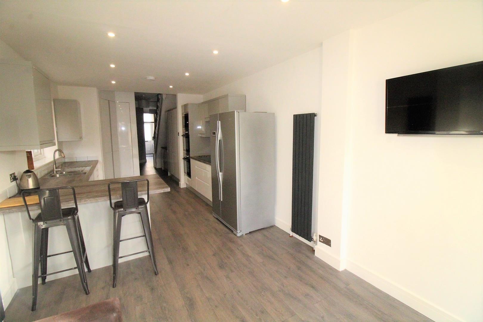 room for rent queens road