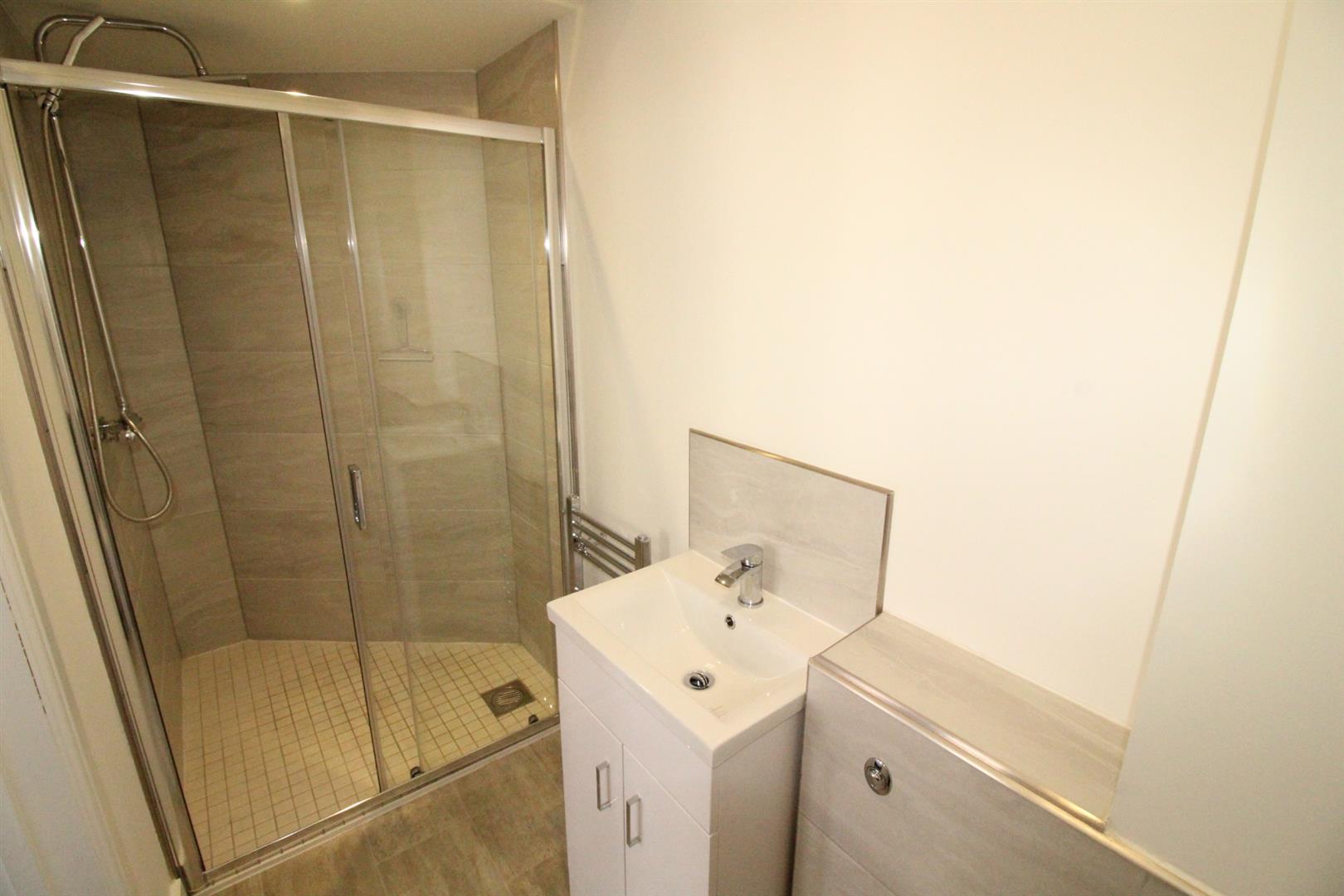 room for rent queens road