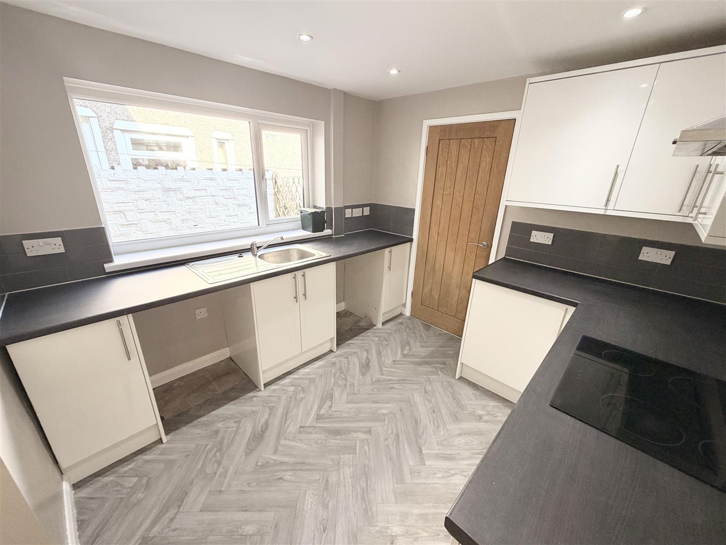 house - terraced for rent francis street