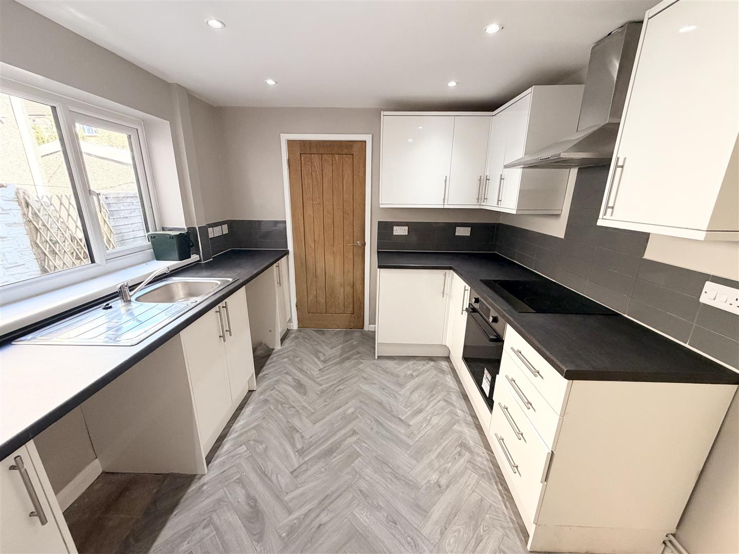 house - terraced for rent francis street