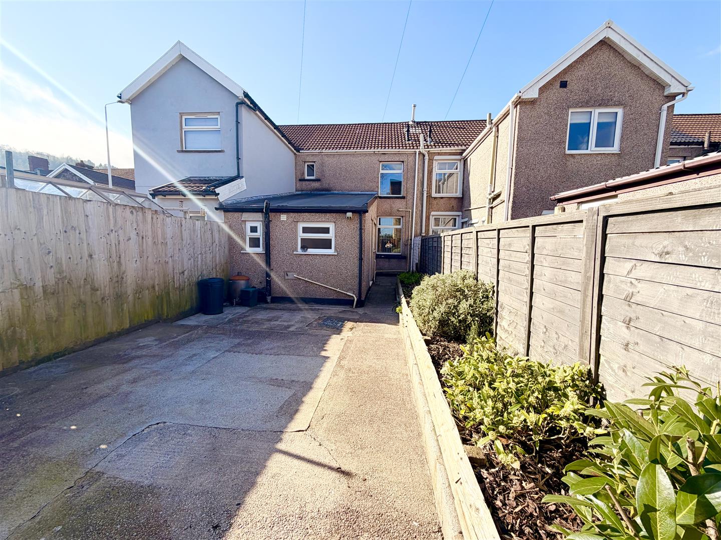 house - terraced for rent francis street