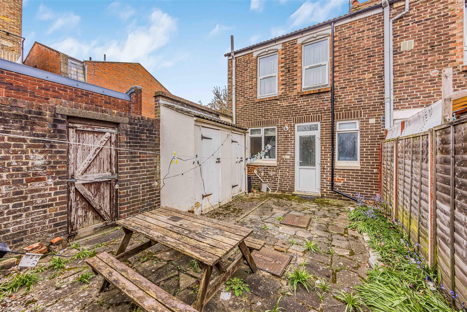 house - end terrace for sale kent street