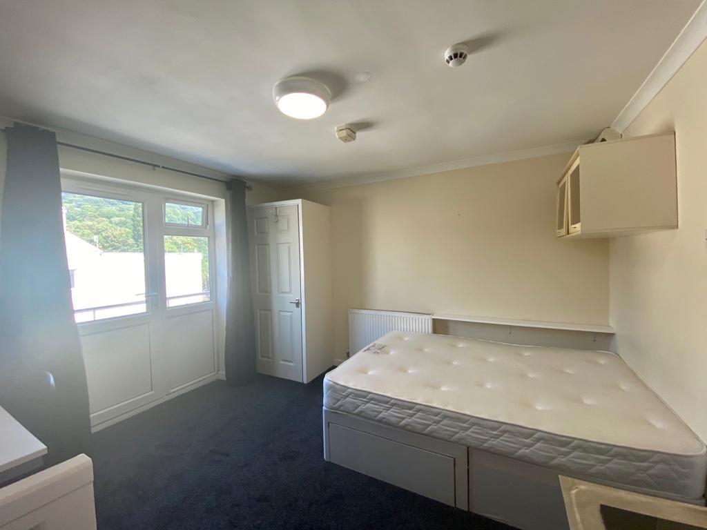 studio for rent broadway