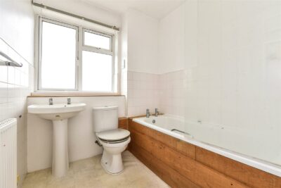 flat for rent winsor close