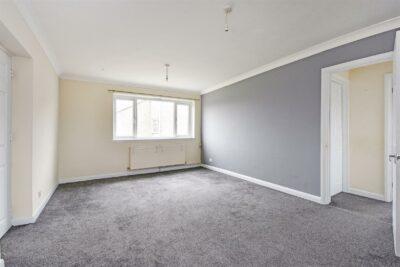 flat for rent winsor close