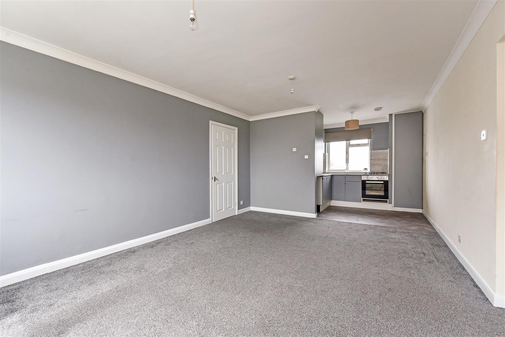 flat for rent winsor close