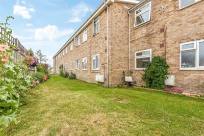 flat for rent winsor close