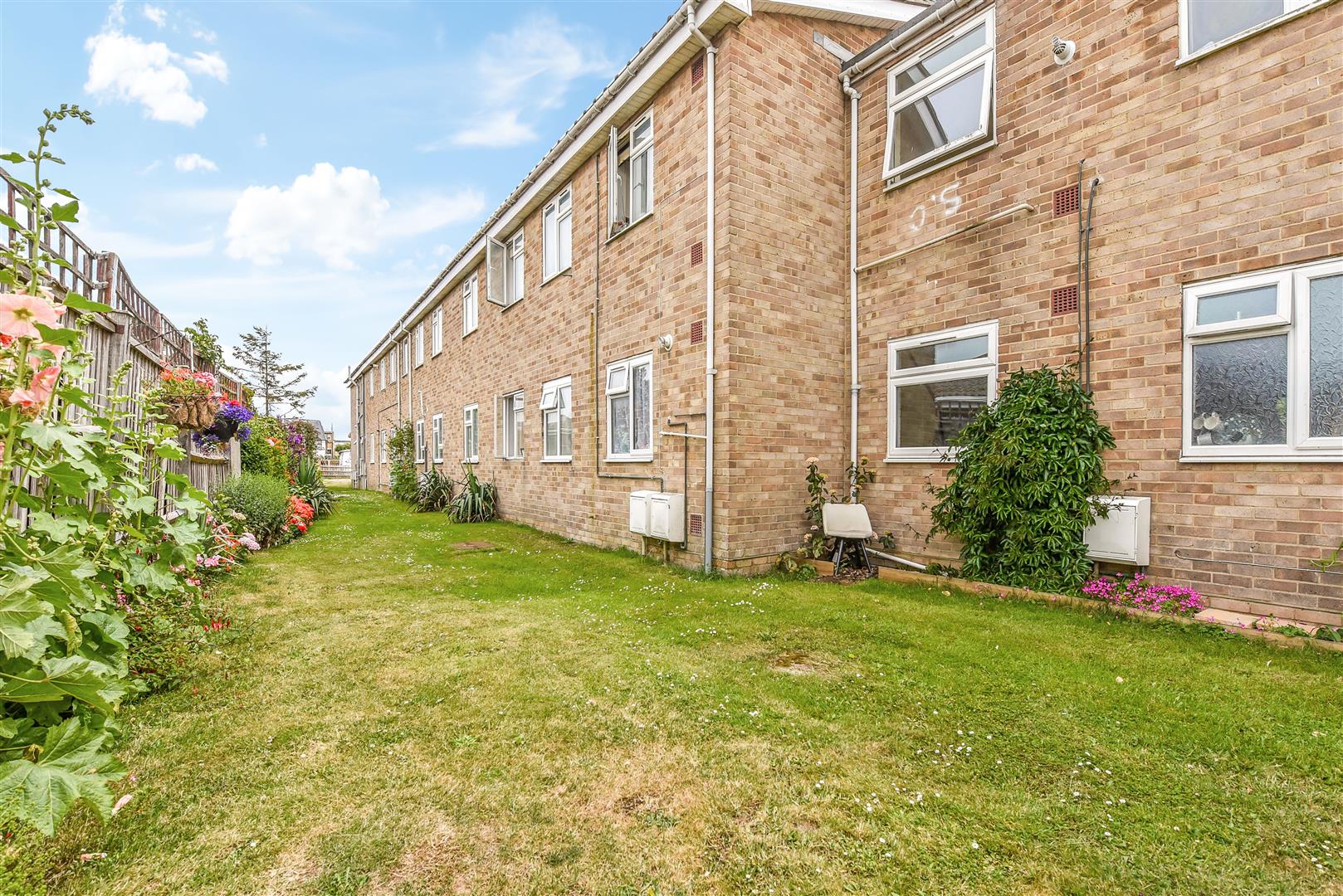 flat for rent winsor close