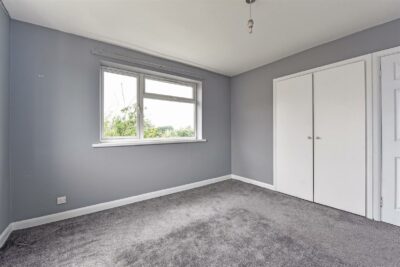flat for rent winsor close