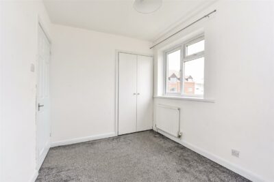 flat for rent winsor close