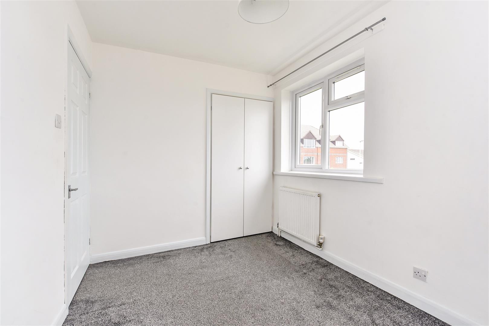 flat for rent winsor close