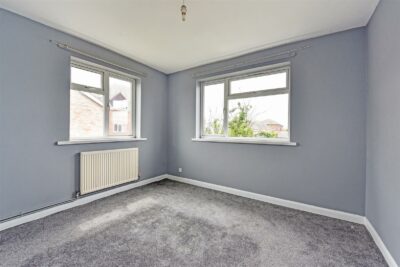 flat for rent winsor close