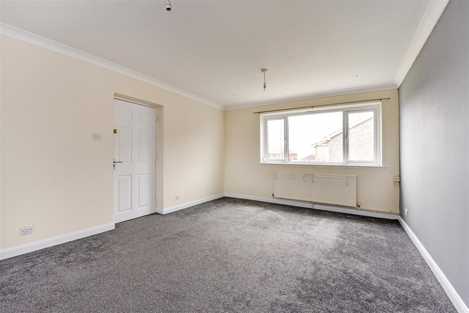 flat for rent winsor close