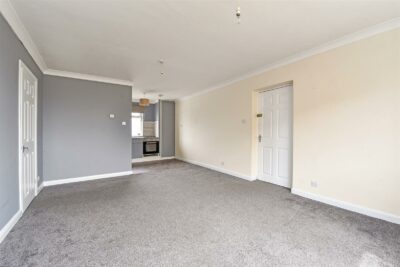 flat for rent winsor close