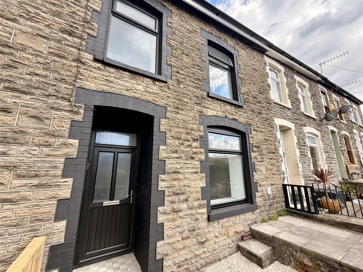 house - terraced for rent penrhys road