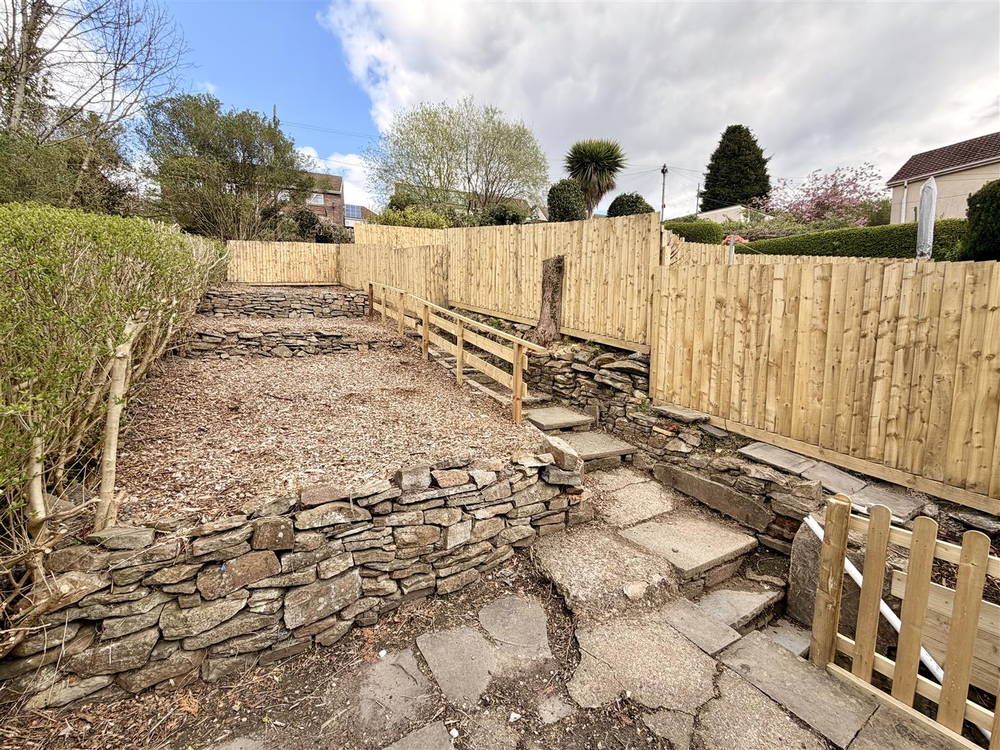 house - terraced for rent penrhys road