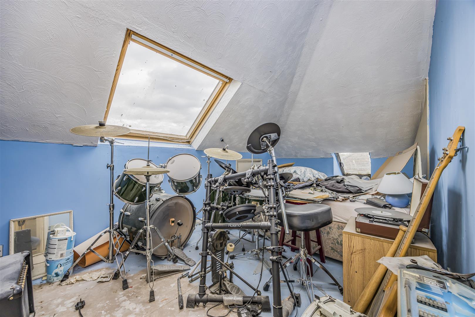 house - semi-detached for sale belvoir close