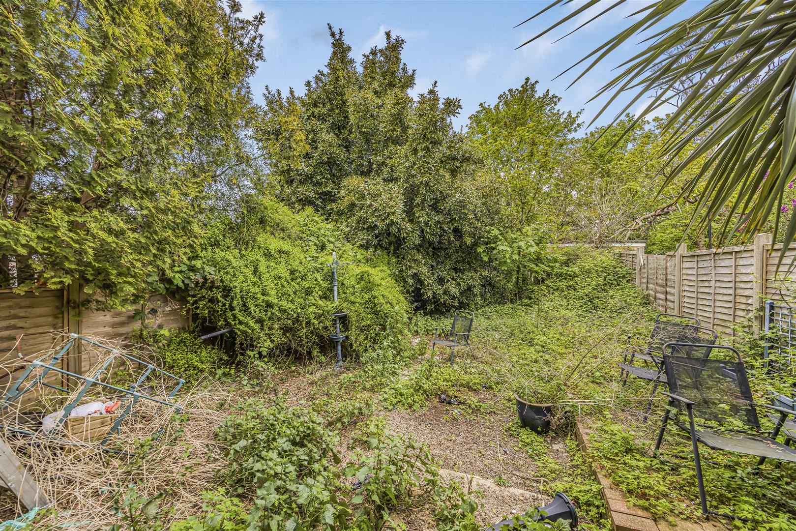 house - semi-detached for sale belvoir close