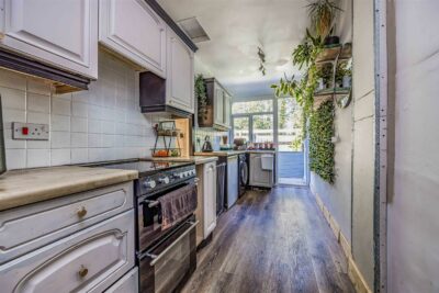 house for sale hayling avenue