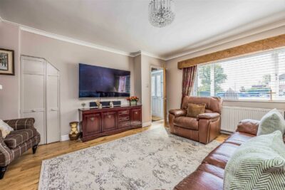 house for sale spinney close