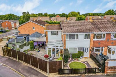 house for sale spinney close