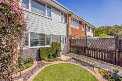 house for sale spinney close