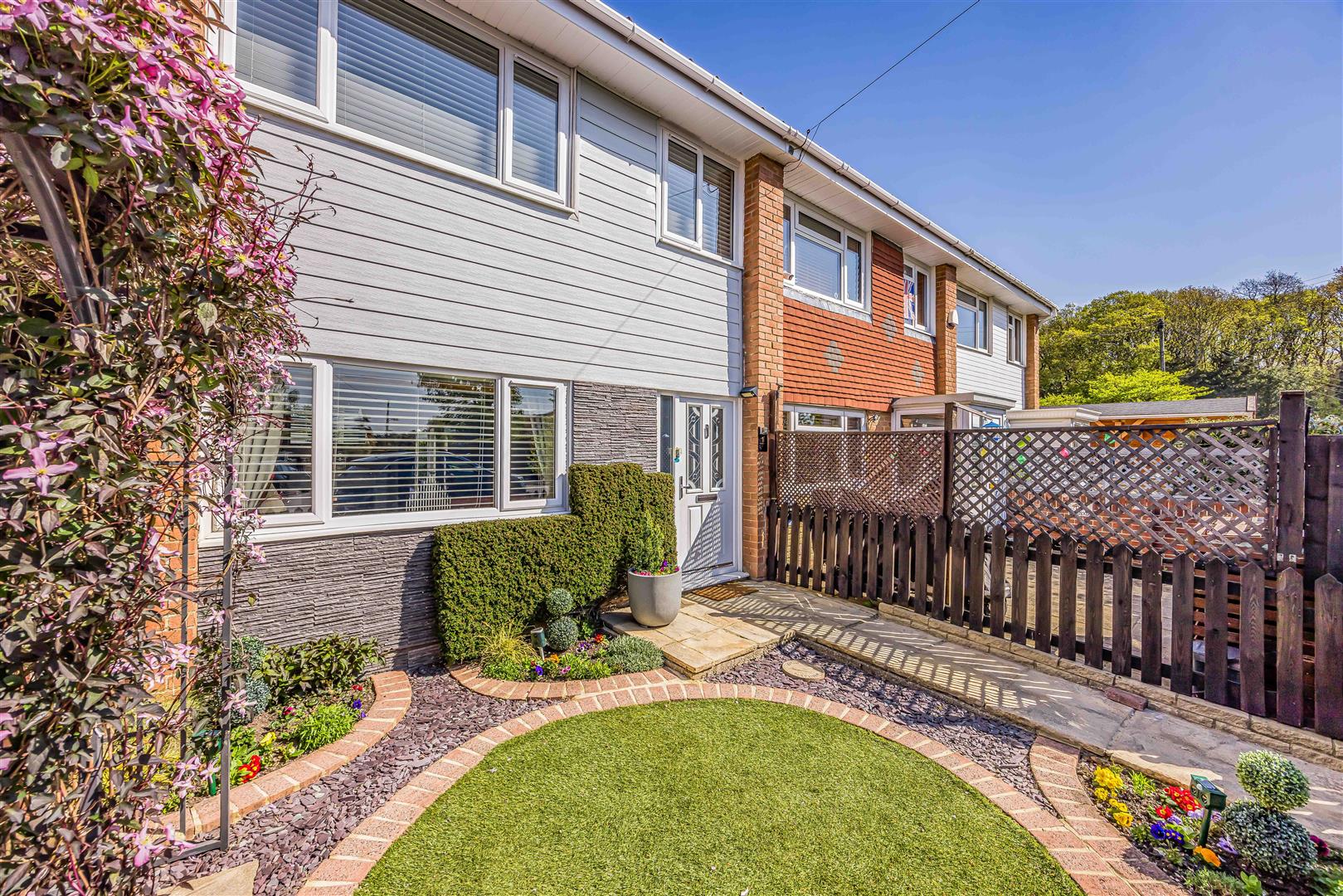 house for sale spinney close