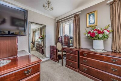 house for sale spinney close