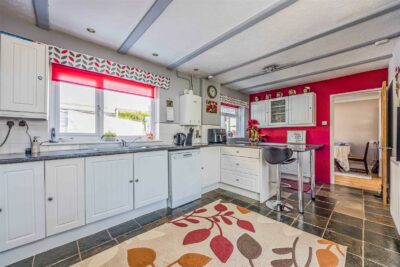 house for sale spinney close