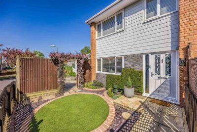 house for sale spinney close