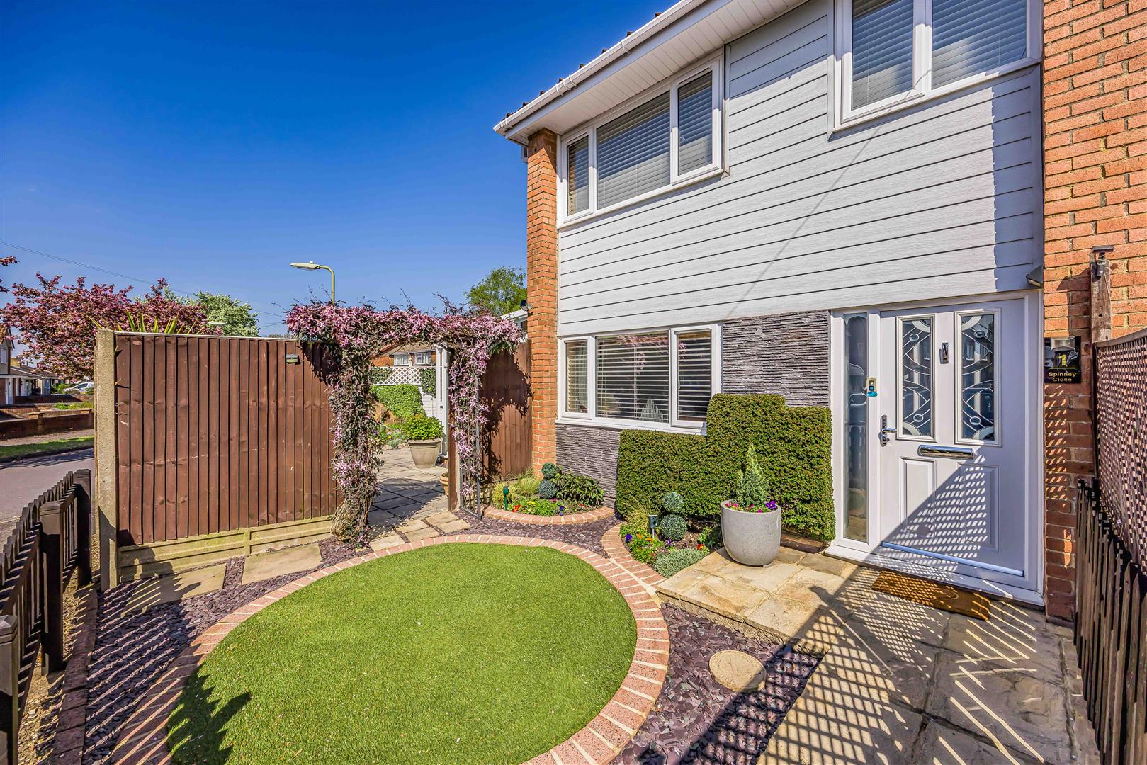 house for sale spinney close