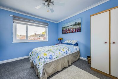 house for sale spinney close