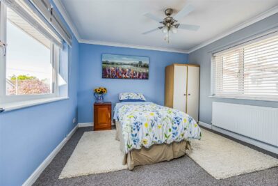 house for sale spinney close