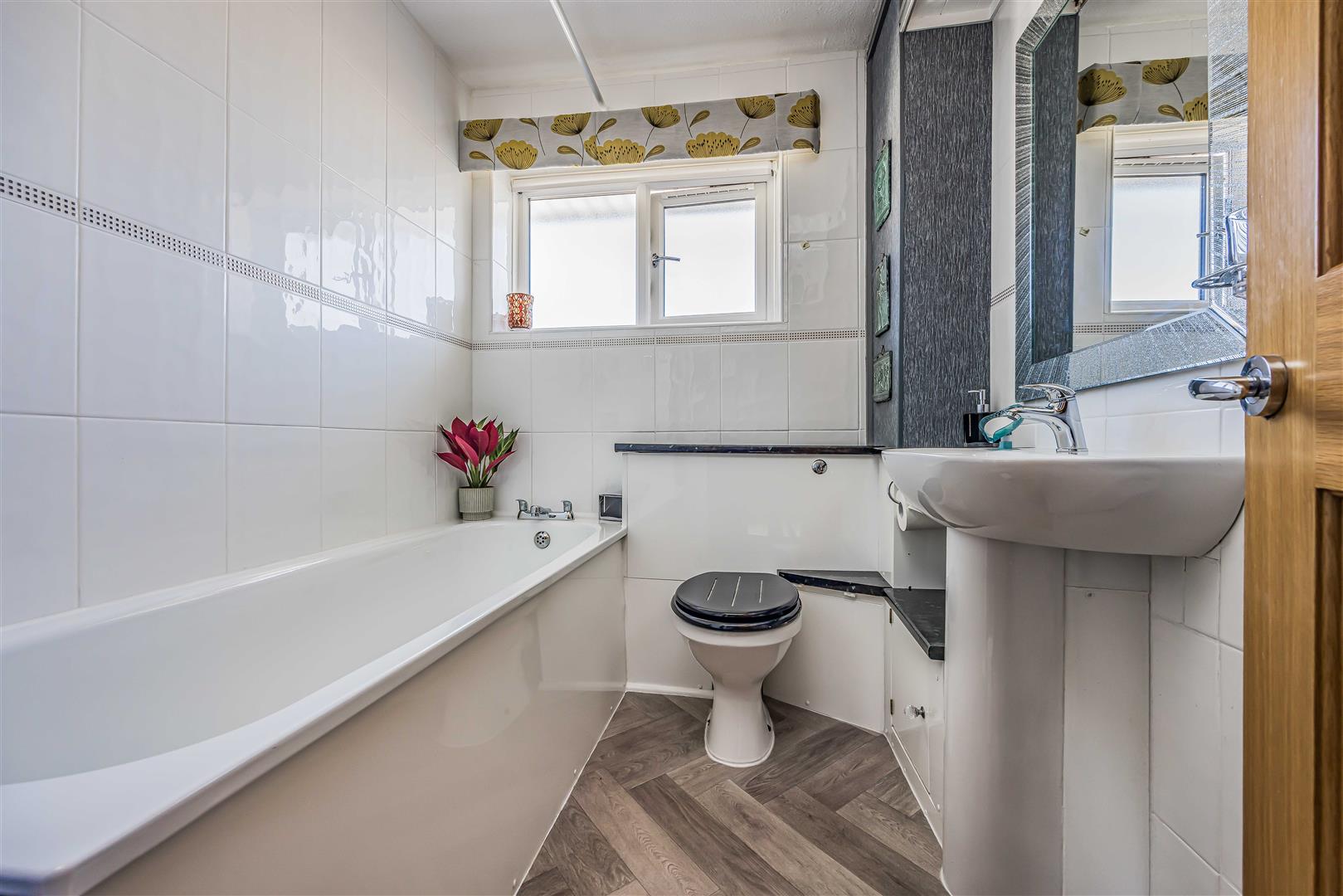 house for sale spinney close