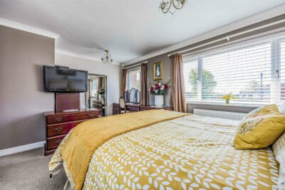 house for sale spinney close