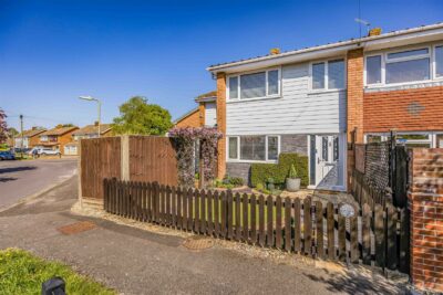 house for sale spinney close