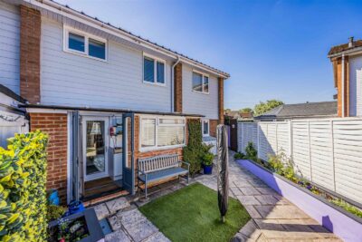 house for sale spinney close