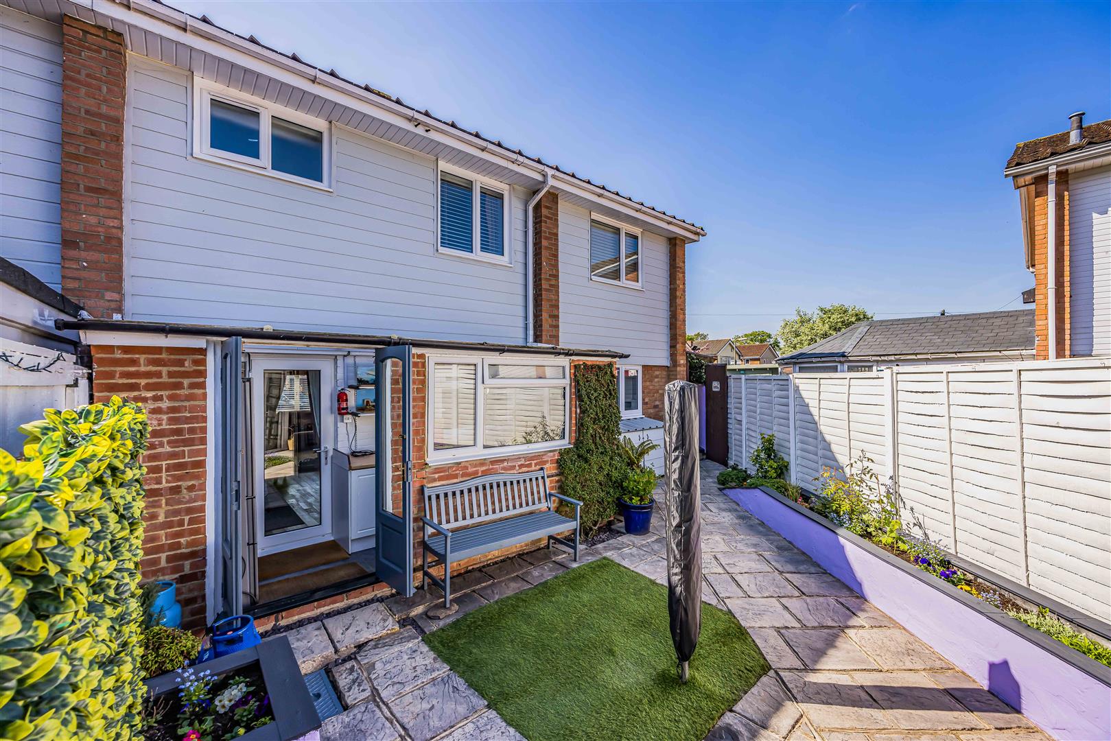 house for sale spinney close