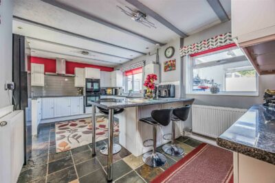 house for sale spinney close