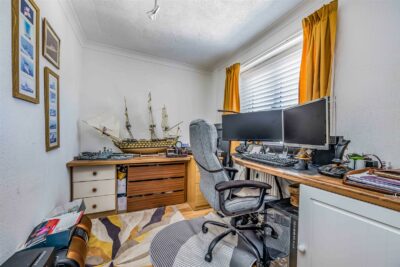 house for sale spinney close