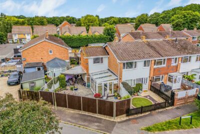 house for sale spinney close