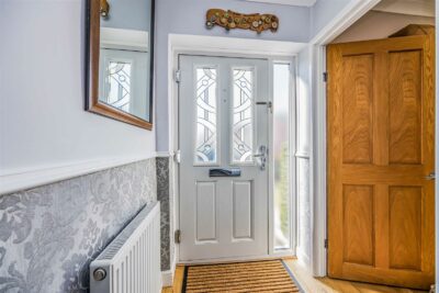 house for sale spinney close