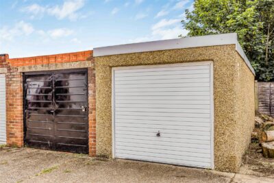 house for sale spinney close