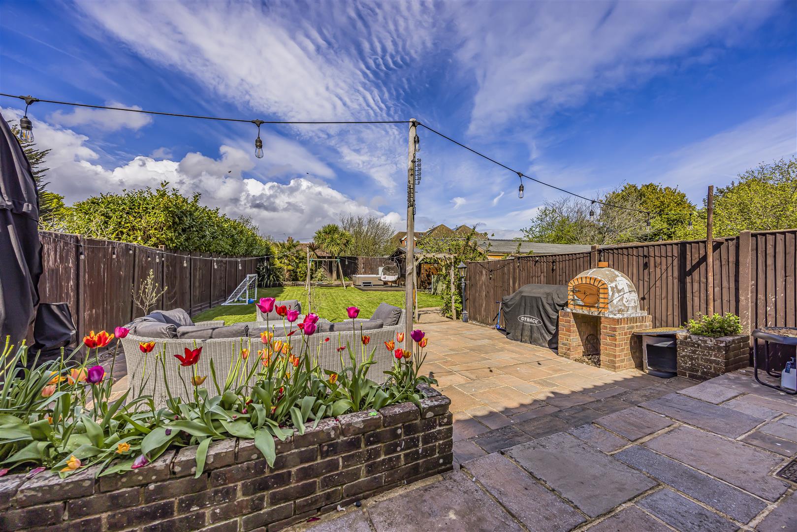 house for sale lauder close