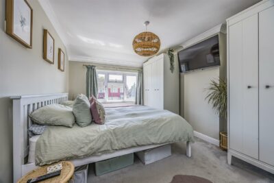 house for sale lauder close